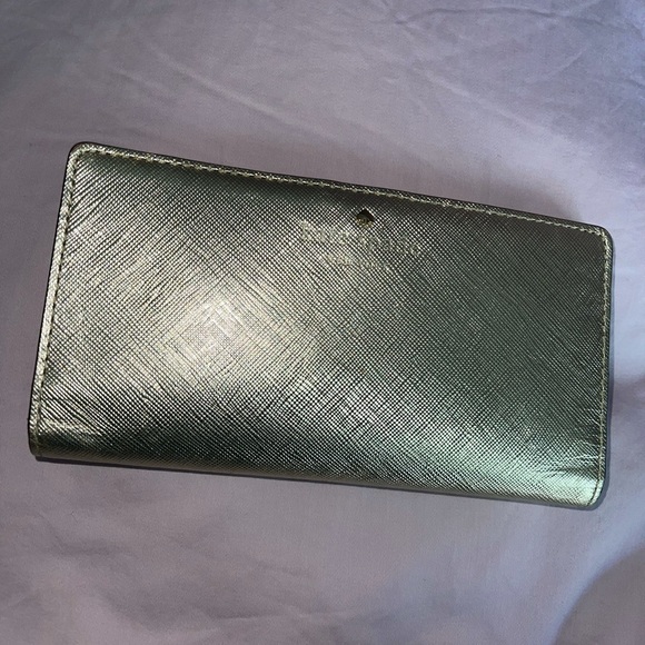 Handbags - Great condition kate spade wallet!!